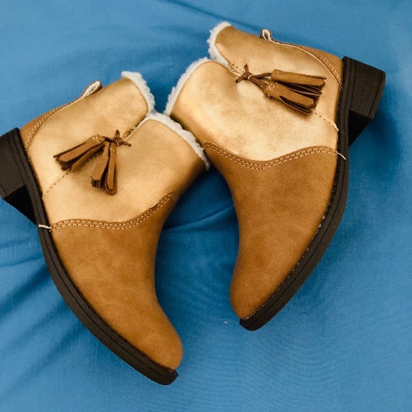 OshKosh ‘B’gosh  - Unisex Suede Boots. Size 10. Never worn. - Picture 4 of 5